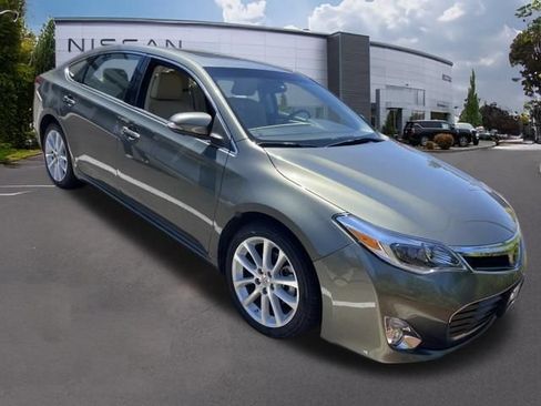 Used 2013 Toyota Avalon Limited w/ Technology Pkg FWD image 25
