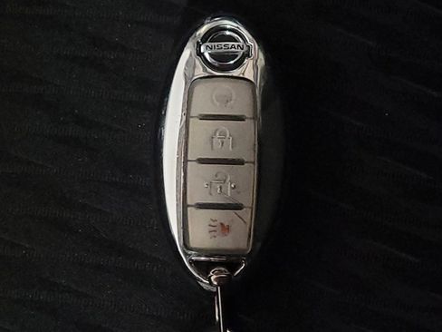 Used 2017 Nissan Rogue SV image 32