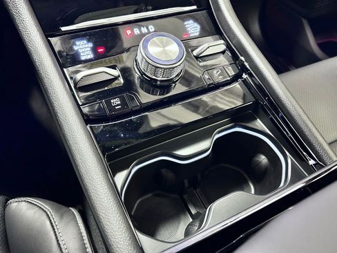 New 2025 Jeep Grand Cherokee L Overland w/ Luxury Tech Group IV AWD/4WD image 18