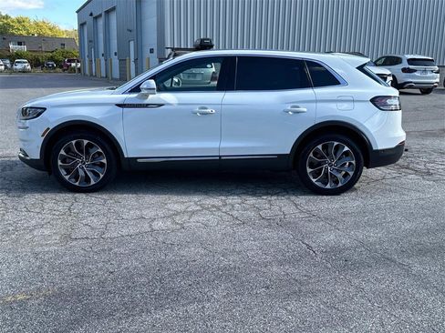 Used 2022 Lincoln Nautilus Reserve w/ Equipment Group 201A image 9