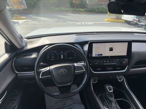 Used 2024 Toyota Grand Highlander Limited image 16