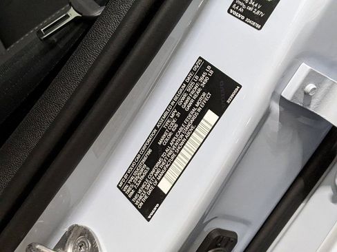 New 2026 Volvo XC40 B5 Plus w/ Protection Package Premier image 30