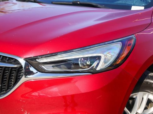 Used 2019 Buick Enclave Essence image 3