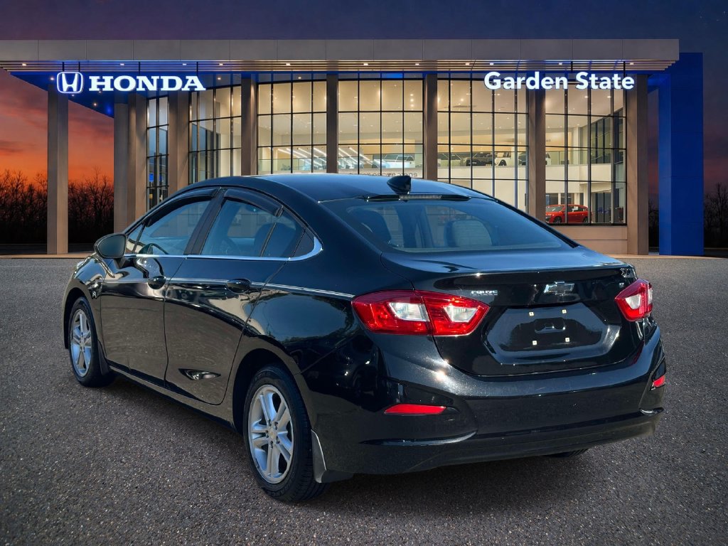 Used 2018 Chevrolet Cruze LT w/ Convenience Package FWD image 4