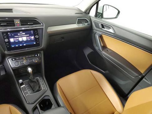 Used 2019 Volkswagen Tiguan SEL FWD image 17
