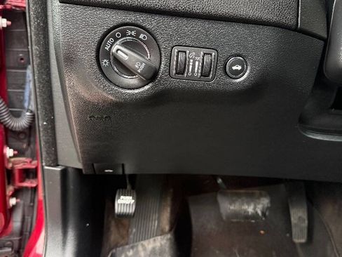 Used 2018 Chrysler 300 Limited w/ Safetytec Plus Group image 35