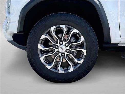 Used 2024 GMC Canyon Denali AWD/4WD image 10