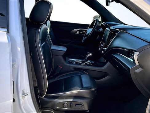 Used 2023 Chevrolet Traverse Premier image 14