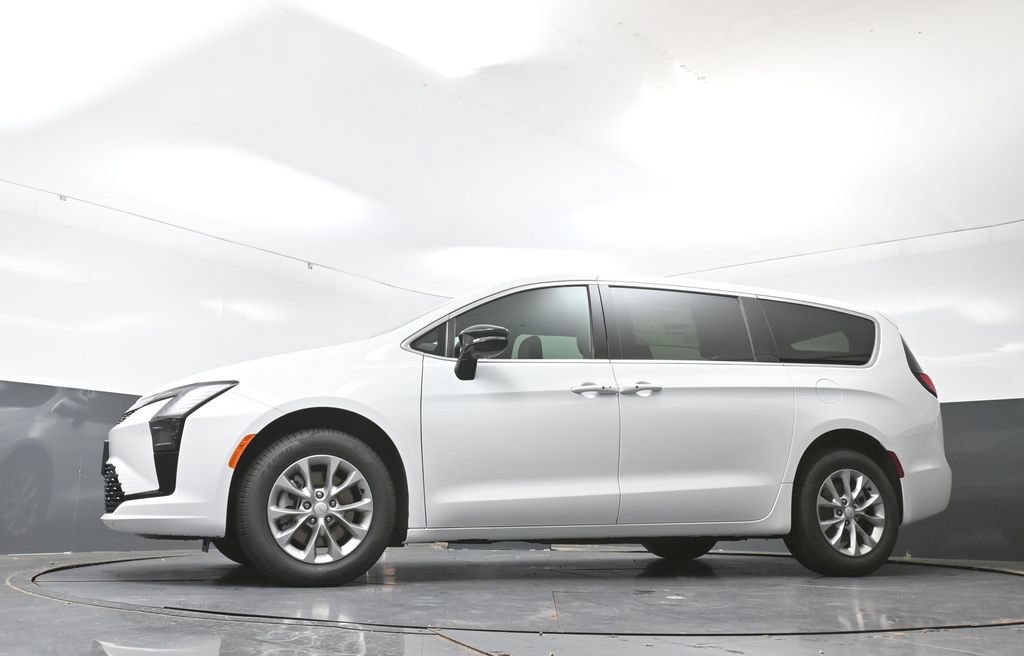 New 2027 Chrysler Pacifica Select w/ Family Tech Group AWD/4WD image 42