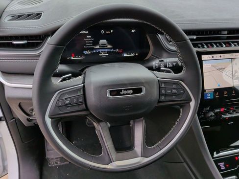 New 2025 Jeep Grand Cherokee Limited image 16