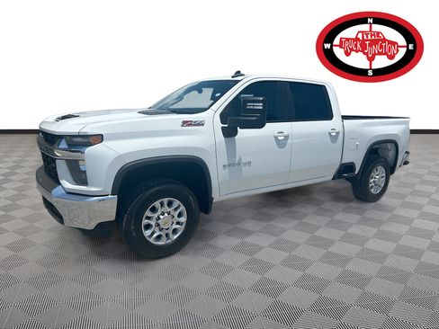 Used 2023 Chevrolet Silverado 2500 LT AWD/4WD image 3