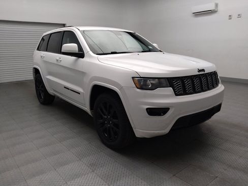 Used 2018 Jeep Grand Cherokee Altitude image 13