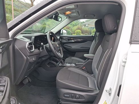 Used 2025 Chevrolet TrailBlazer LT w/ Convenience Package AWD/4WD image 14