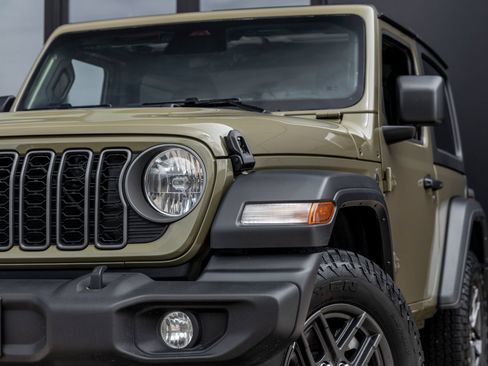 Used 2026 Jeep Wrangler Sport AWD/4WD image 15