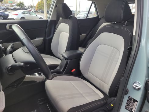 Used 2025 Hyundai Venue SEL image 20