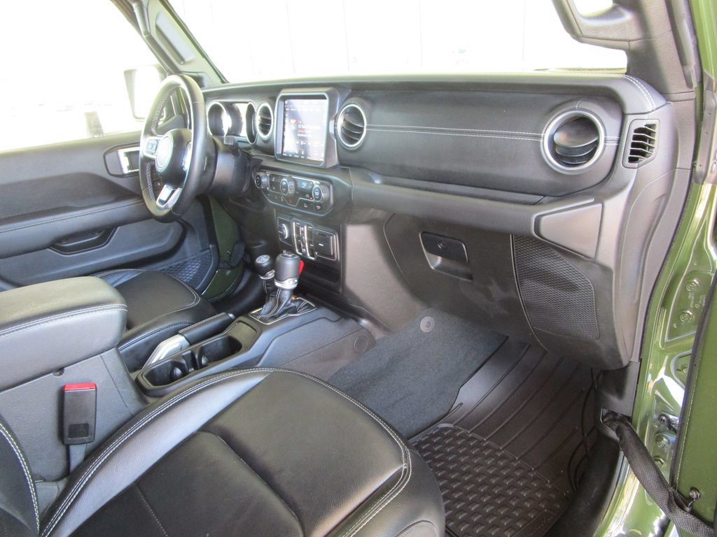 Used 2022 Jeep Wrangler Unlimited Sahara AWD/4WD image 23