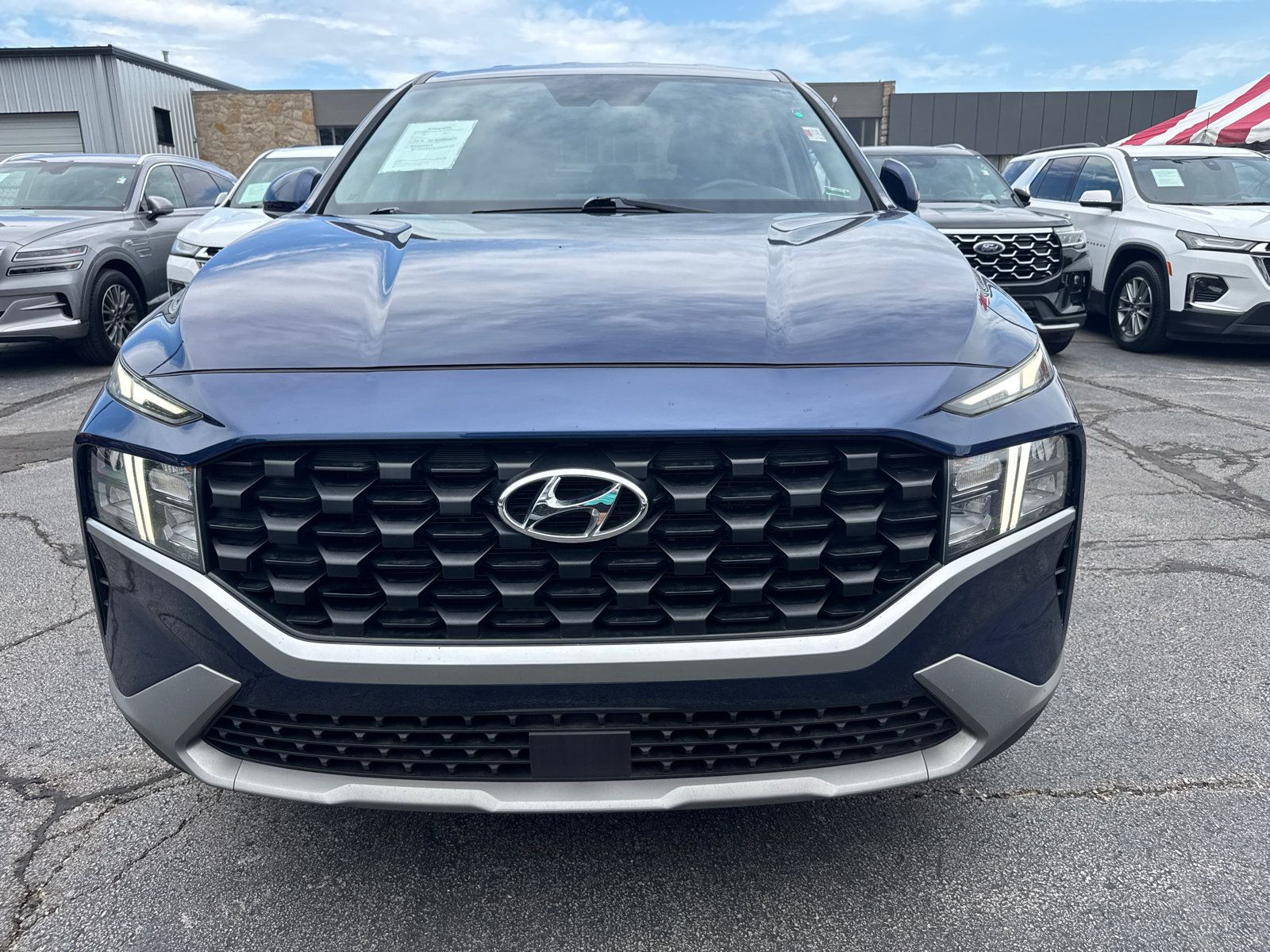 Used 2023 Hyundai Santa Fe SE AWD/4WD image 2