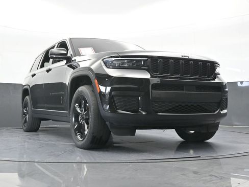 Used 2023 Jeep Grand Cherokee L Laredo RWD image 60