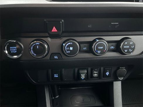 Used 2019 Toyota Tacoma TRD Sport image 25
