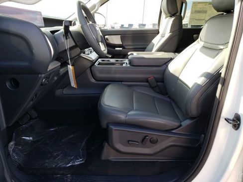 New 2026 Ford Expedition Active image 17