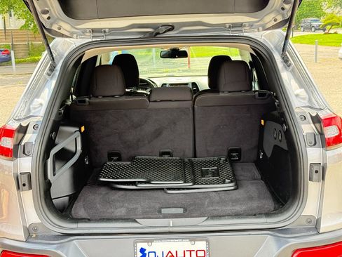 Used 2016 Jeep Cherokee Latitude w/ Safety/Convenience Group image 31