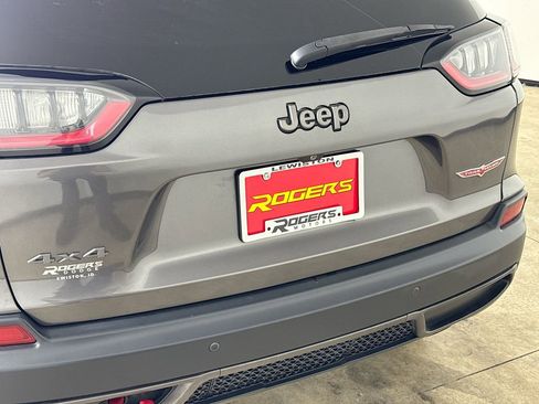 Used 2019 Jeep Cherokee Trailhawk AWD/4WD image 27