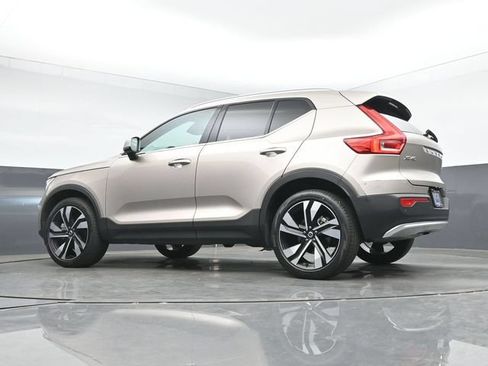 Used 2024 Volvo XC40 B5 Plus w/ Climate Package AWD/4WD image 15