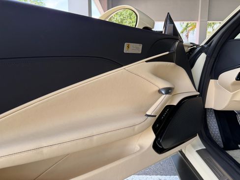 Used 2022 Ferrari Roma RWD image 25