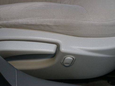 Used 2011 Buick LaCrosse CX FWD image 11