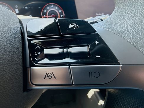 Used 2024 Hyundai Elantra SEL FWD image 36