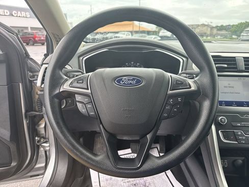 Used 2020 Ford Fusion SE AWD/4WD image 23