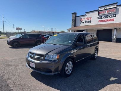 Used 2019 Dodge Grand Caravan SE w/ UConnect Hands-Free Group