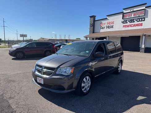 Used 2019 Dodge Grand Caravan SE w/ UConnect Hands-Free Group FWD image 1