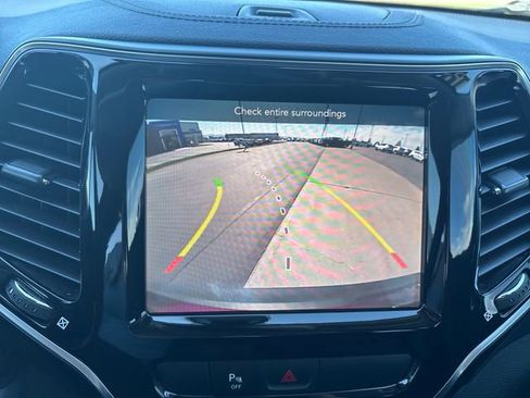 Used 2019 Jeep Cherokee Limited AWD/4WD image 20