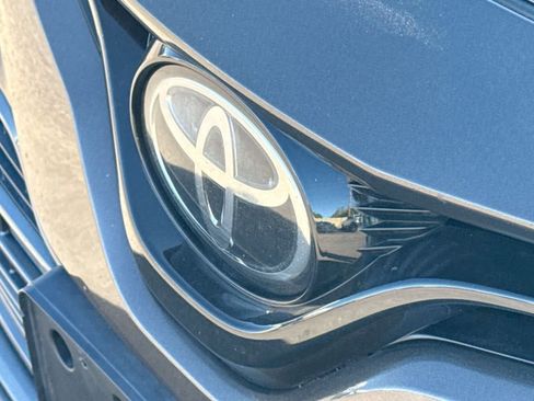 Used 2018 Toyota Camry XLE image 32