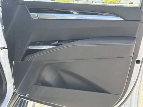 New 2026 Cadillac Escalade ESV Luxury w/ Touring Package AWD/4WD image 18