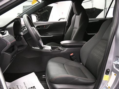 Certified 2021 Toyota RAV4 SE image 9