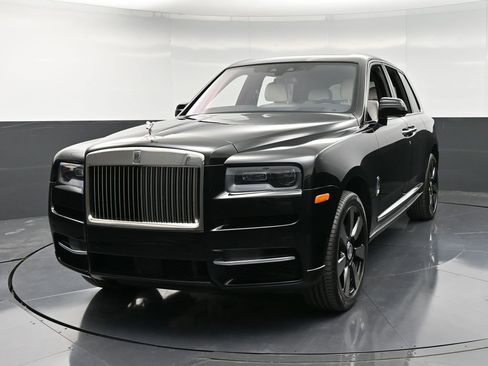 Certified 2022 Rolls-Royce Cullinan AWD/4WD image 1