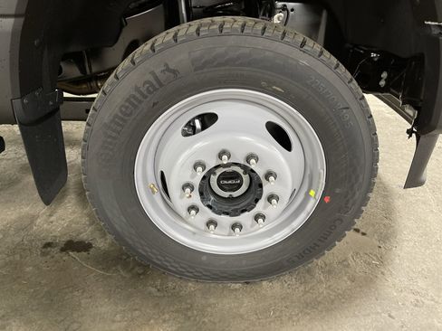 New 2025 Ford F550 4x4 Regular Cab Super Duty image 8