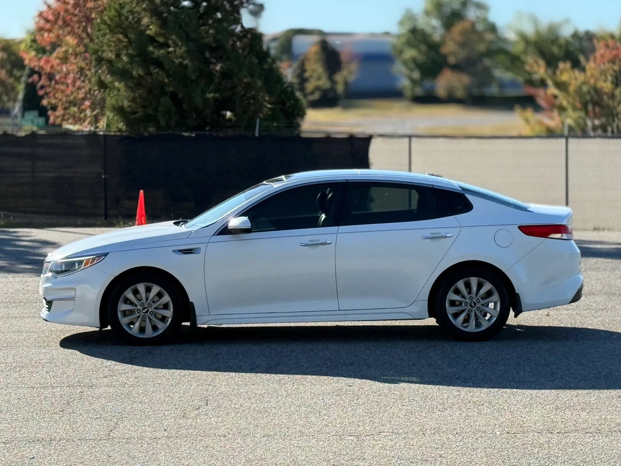 Used 2016 Kia Optima EX w/ Option Group 040 FWD image 8