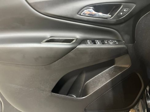 Used 2020 Chevrolet Equinox LT FWD image 18