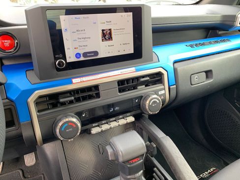 Used 2025 Toyota Tacoma TRD Off-Road image 18