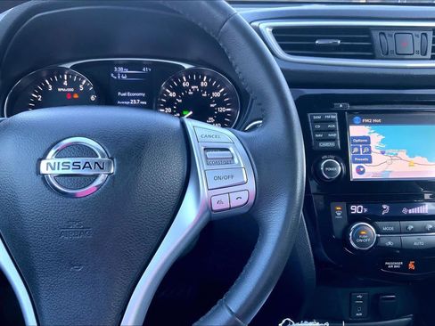 Used 2015 Nissan Rogue SL w/ SL Premium Package image 25