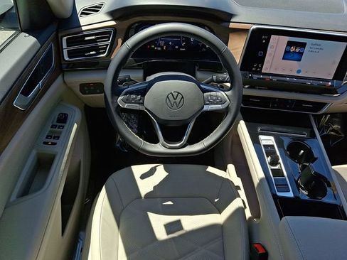 Used 2025 Volkswagen Atlas SE AWD/4WD image 11