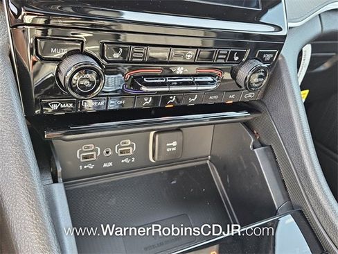 New 2025 Jeep Grand Cherokee Altitude image 20