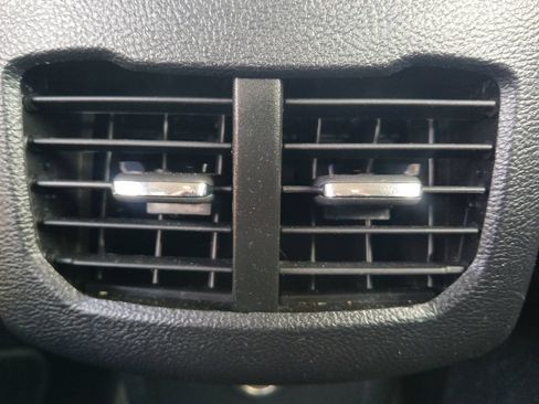 Used 2020 Ford Fusion SE FWD image 26