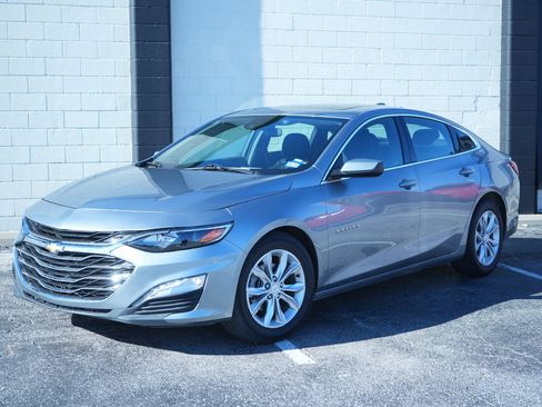 Used 2024 Chevrolet Malibu LT image 2