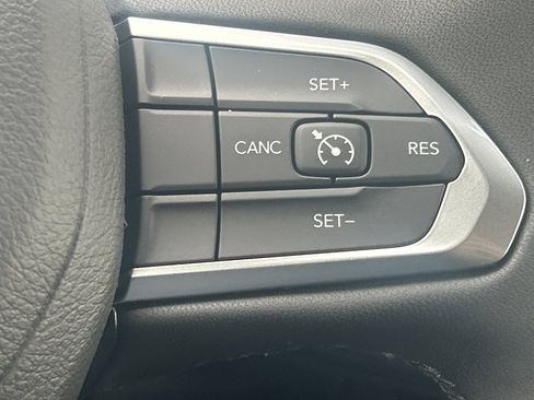 New 2026 Jeep Compass Latitude image 13