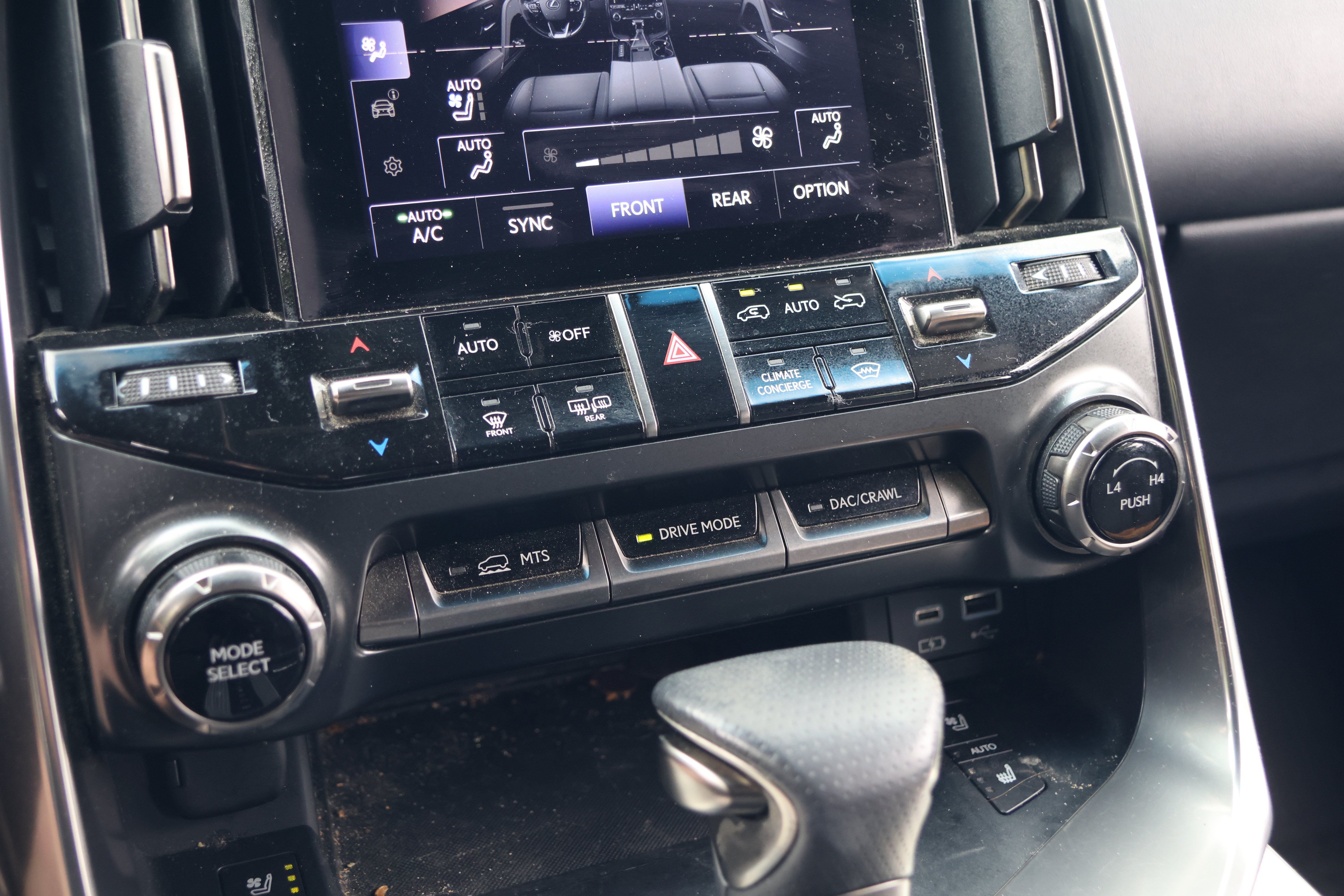 Used 2023 Lexus LX 600 F Sport w/ Accessory Package (Z1) AWD/4WD image 27