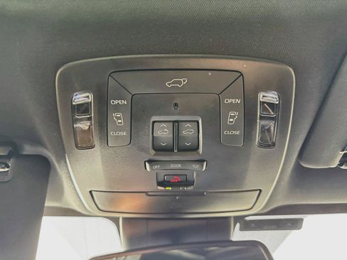 Certified 2025 Toyota Sienna Limited FWD image 24